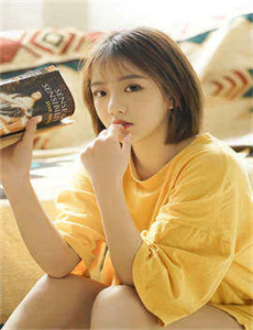 庭院里的女人
